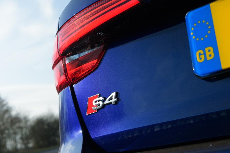 Детали экстерьера Audi S4 Avant (B9) 2017 года  (UK) (фото 3 из 31)